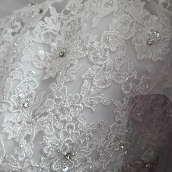 White wedding dress. It’s cleaned and boxed. Unsure the brand (sorry) - Picture 8 of 8